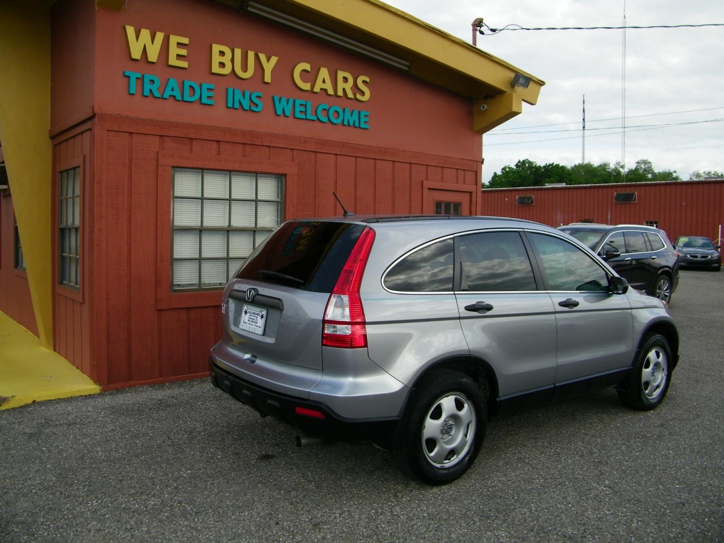 2008 Silver /Gray Honda CR-V LX (3CZRE38398G) with an 2.4L L4 DOHC 16V engine, 5-Speed Automatic Overdrive transmission, located at 4000 Bee Ridge Road, Sarasota, FL, 34233, (941) 926-0300, 27.298664, -82.489151 - Photo#4